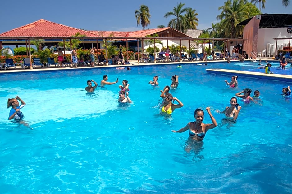 Qualton Club Ixtapa All Inclusive