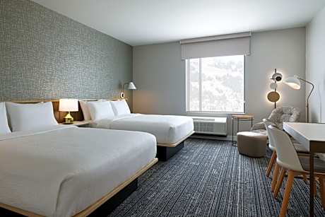 Studio with Two Queen Beds and Mountain View - Hearing Accessible