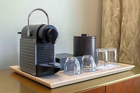 2 Bedroom Corner King Suite With City View