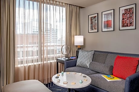 One-Bedroom Queen Suite