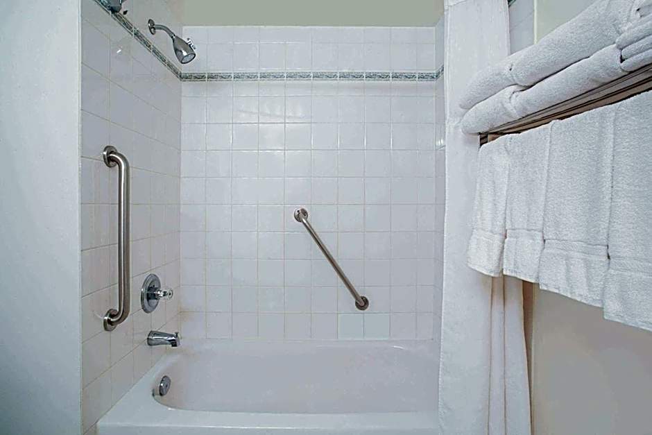 Ramada by Wyndham Red Deer Hotel and Suites