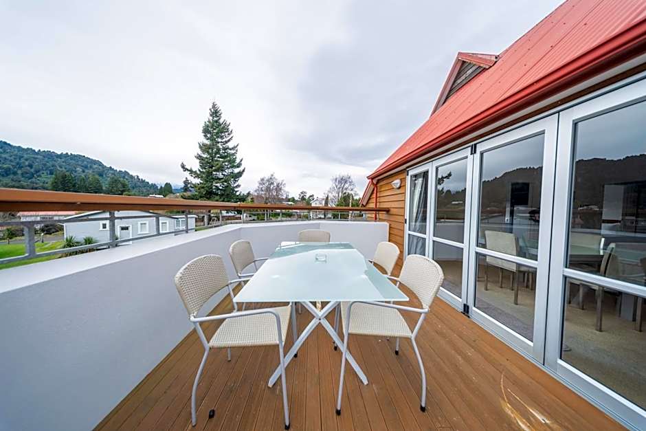 The Powderhorn Chateau