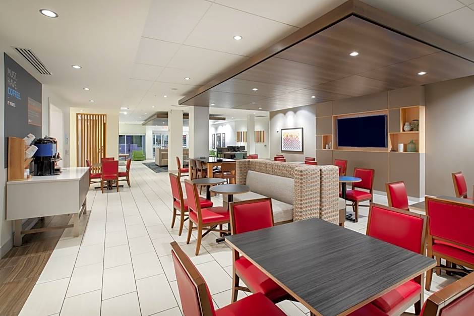 Holiday Inn Express & Suites Great Bend By IHG