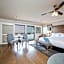 456 Embarcadero Inn & Suites