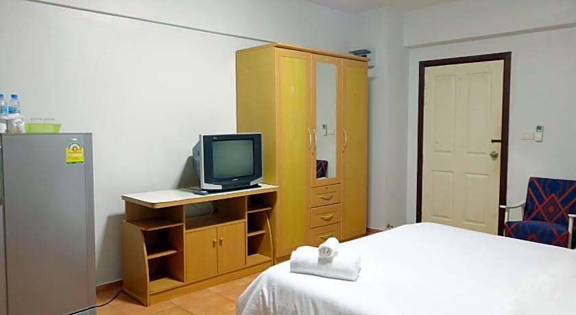 Lomsabai Apartments Chon Buri