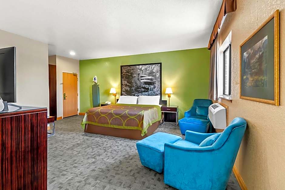 Super 8 by Wyndham Uniontown PA