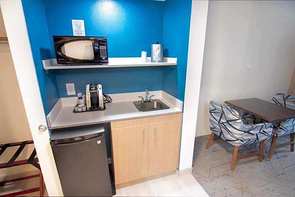 Holiday Inn Express and Suites Fort Lauderdale Airport West By IHG