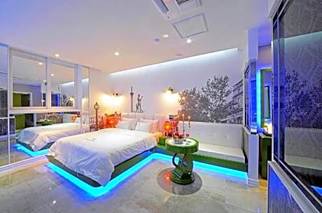 Deluxe King Room with Ocean View