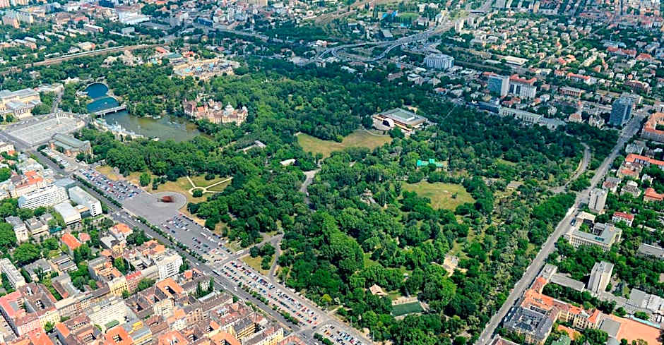 Baroque Hostel & Coworking