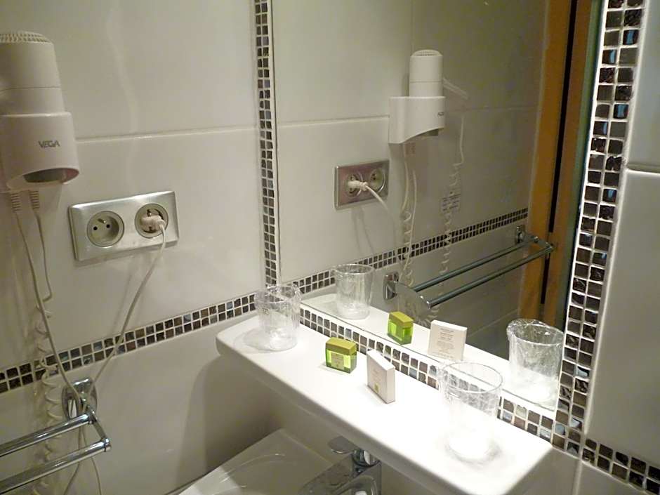 Hotel Cayrons Vence & St Paul de Vence