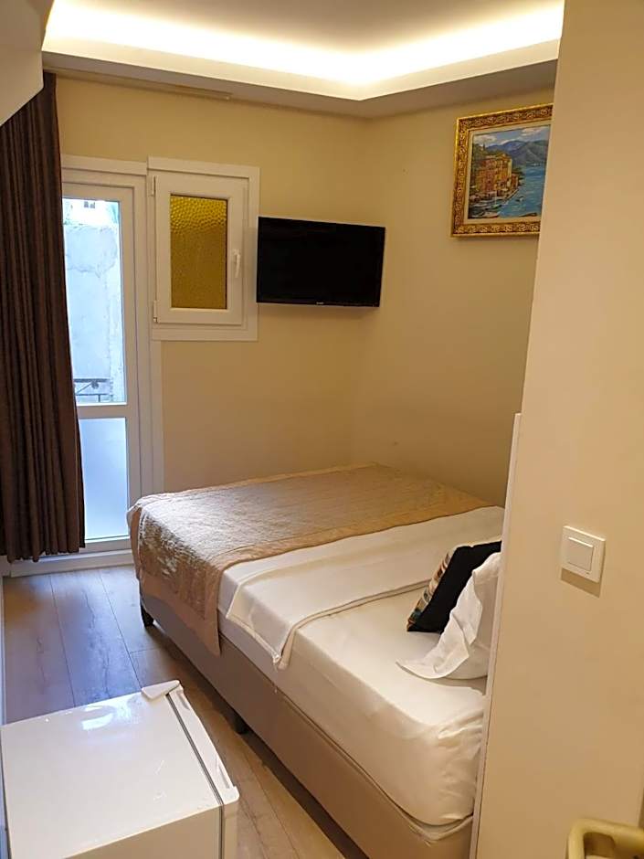 Atlantis Royal Hotel