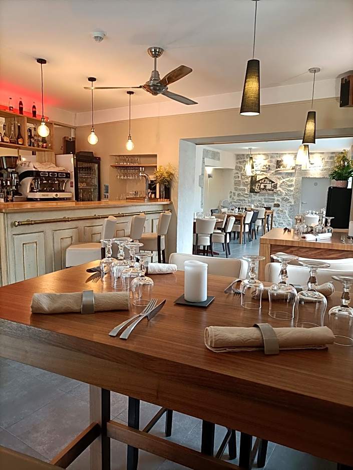 Auberge du Vieux Lanas Logis Hotel Restaurant