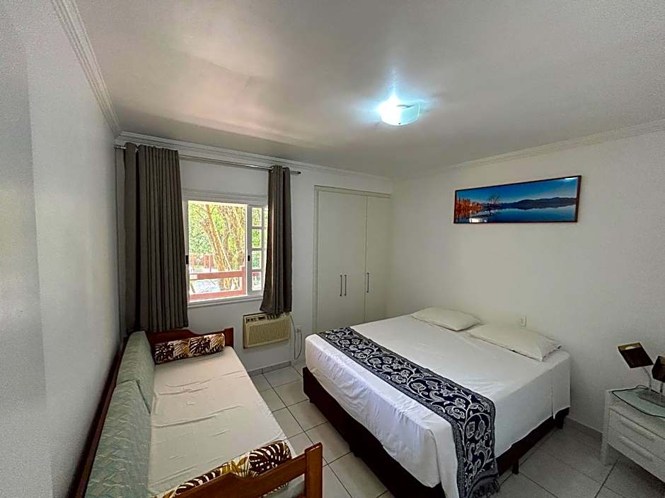 Flat Estudio 220 amarílis 3 Piscinas climatizadas, carregar veiculo eletrico, Bertioga, Riviera de São Lourenço Apartamento estúdio, cozinha equipada completa, serviço de hotelaria, limpeza e trocas diária de toalhas, WI-FI 500 MB