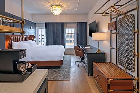 Traditional King Room - Mobility Accessible with Roll-In Shower