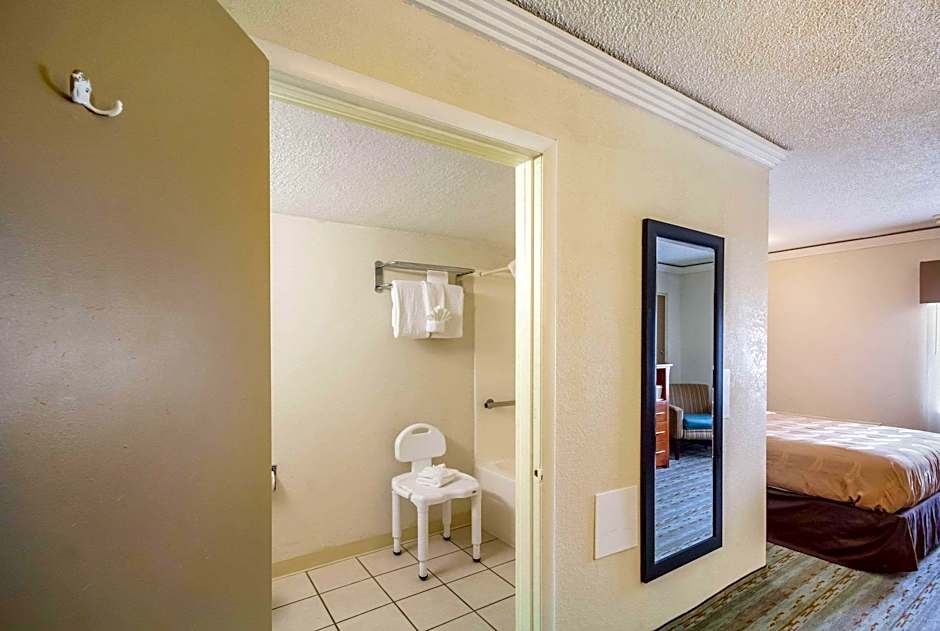 Photo 1 of 4 of 2 Queen Beds, Accessible