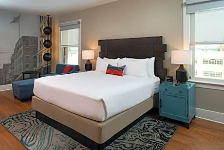 Standard King Room with City View