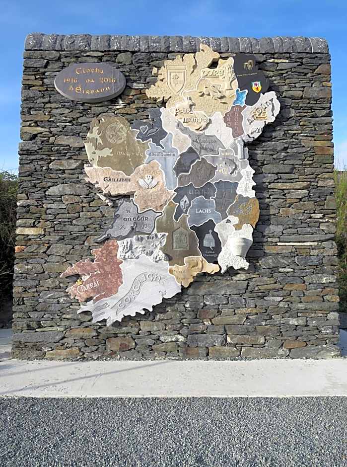 John Eoinìn's Bar and accommodation