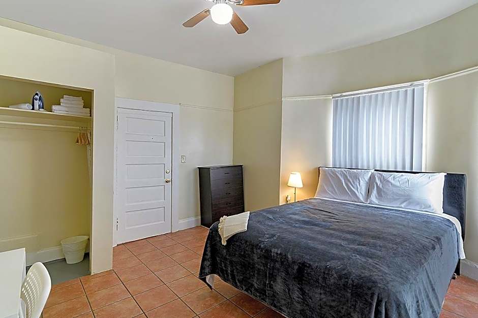 Pads on Pasadena Ave