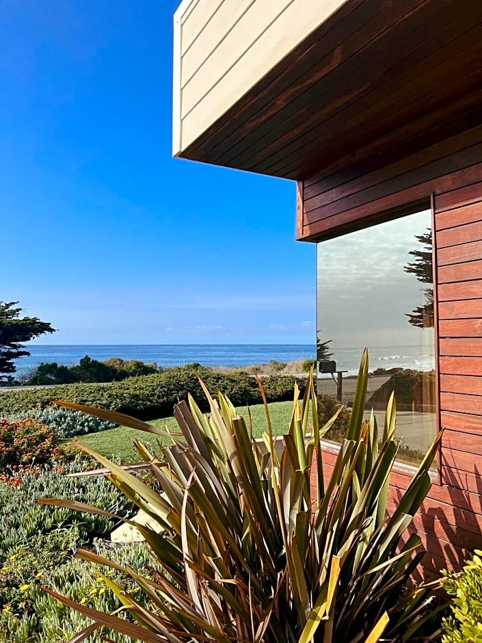 Cambria Landing Inn and Suites