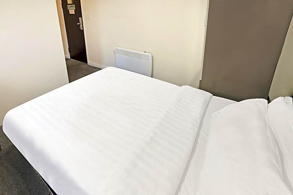 OYO The Baltimore Hotel