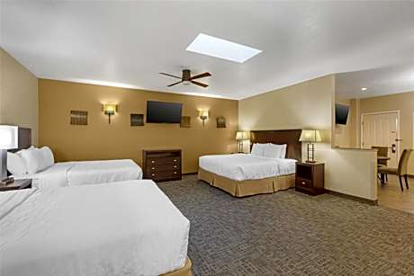 King Suite with One King Bed and Two Queen Beds