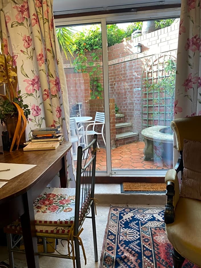 Chiswick Riviera with free parking