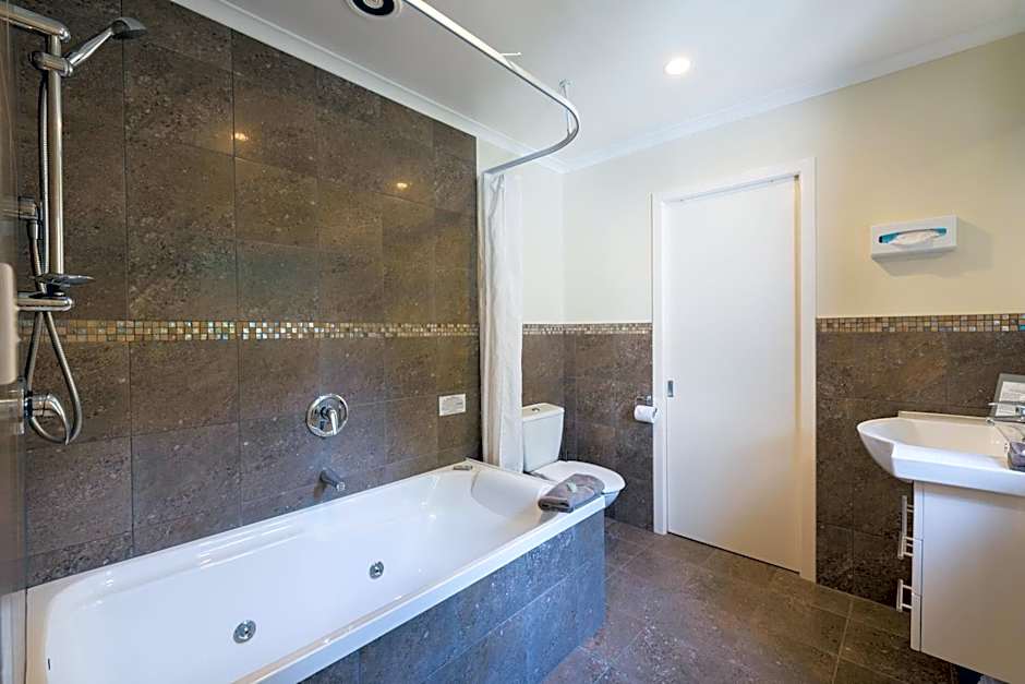 Photo 1 of 4 of Jetted Tub