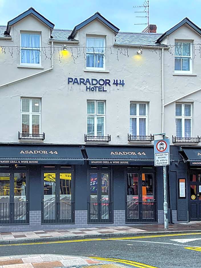 Parador 44