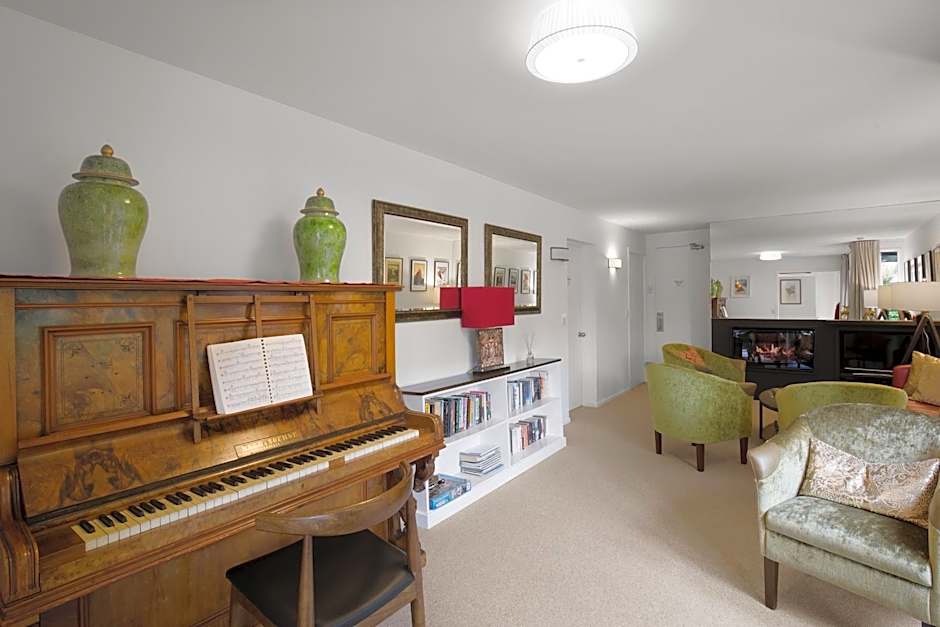 Queenstown House Bed & Breakfast and Apartments