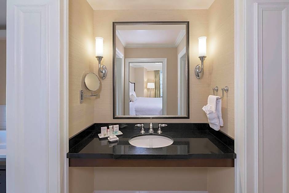 The Raphael Hotel, Autograph Collection by Marriott