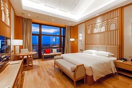 Executive King Room with Mountain View