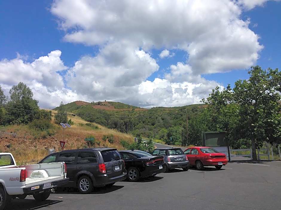 Priest Station Cafe & Cabins