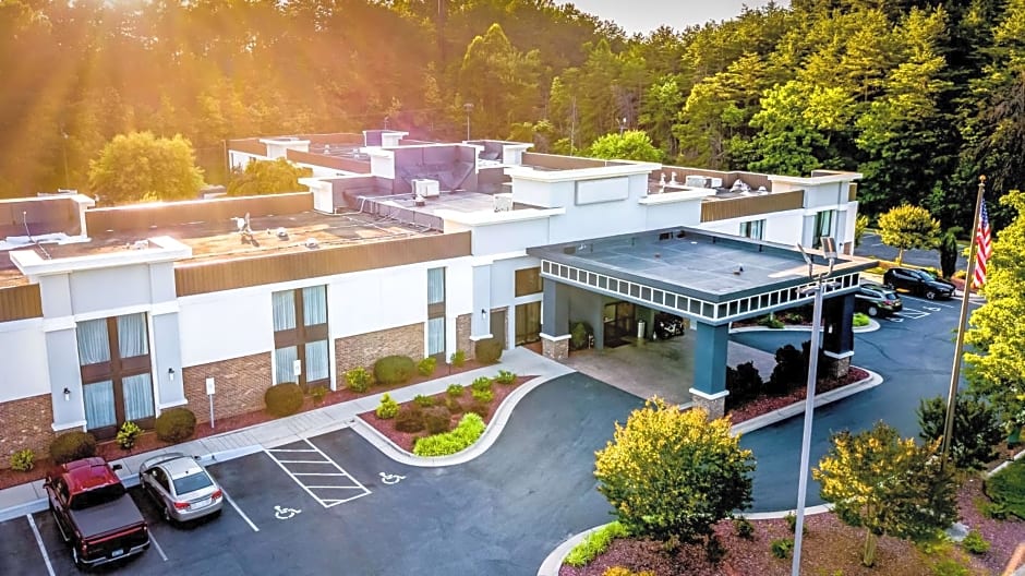 Best Western Plus Yadkin Valley Inn & Suites