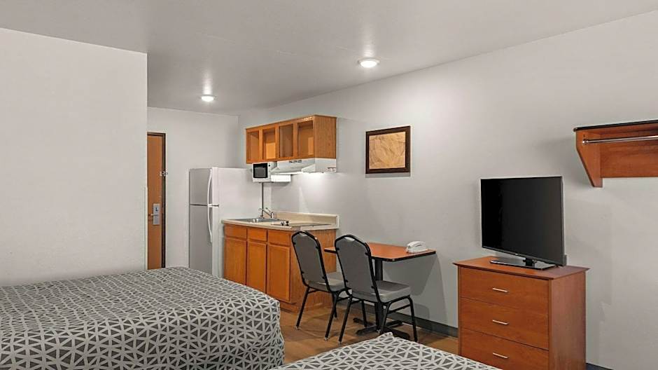 WoodSpring Suites Evansville
