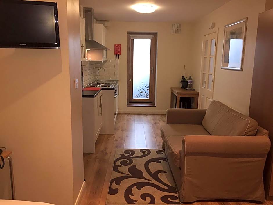 Lyall Apartment Hotel