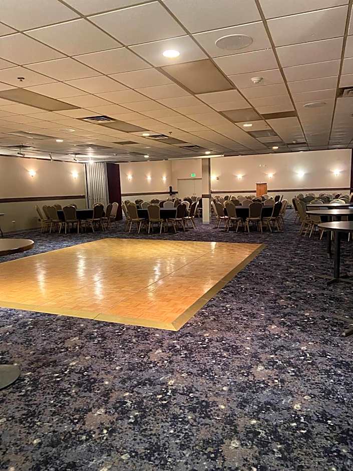 Clarion Inn & Suites and Convention Center