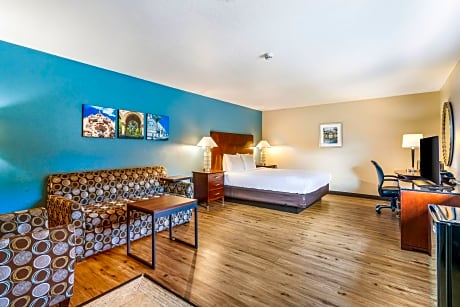 1 King Bed with Whirlpool