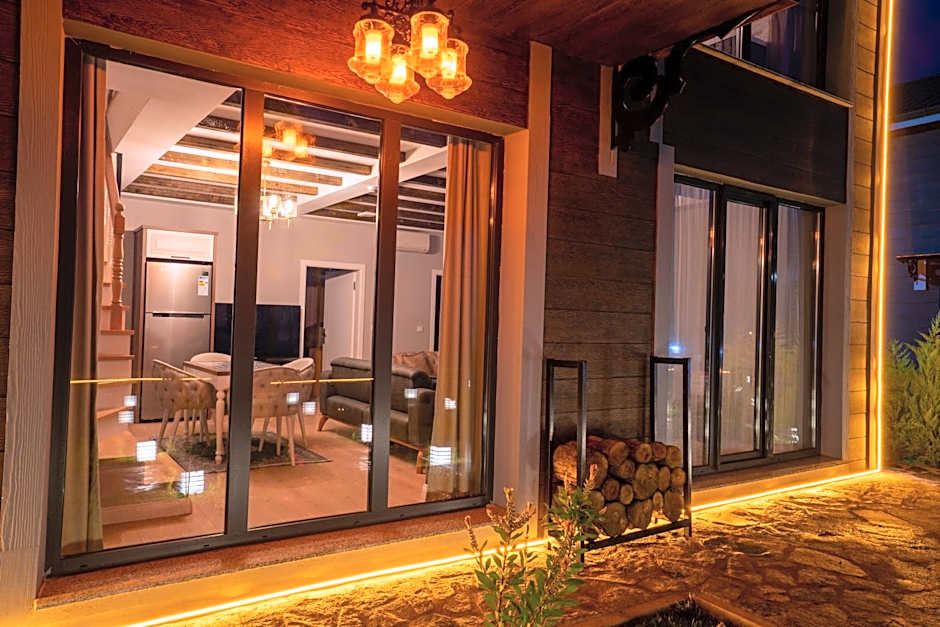 POISON GARDEN SUİTE