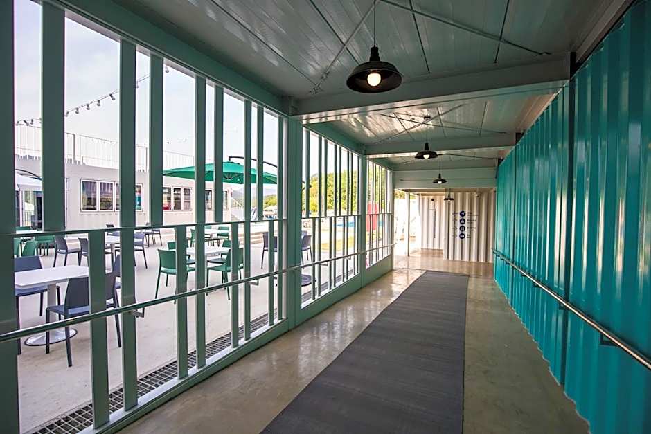 Parotia waterhouse hotel