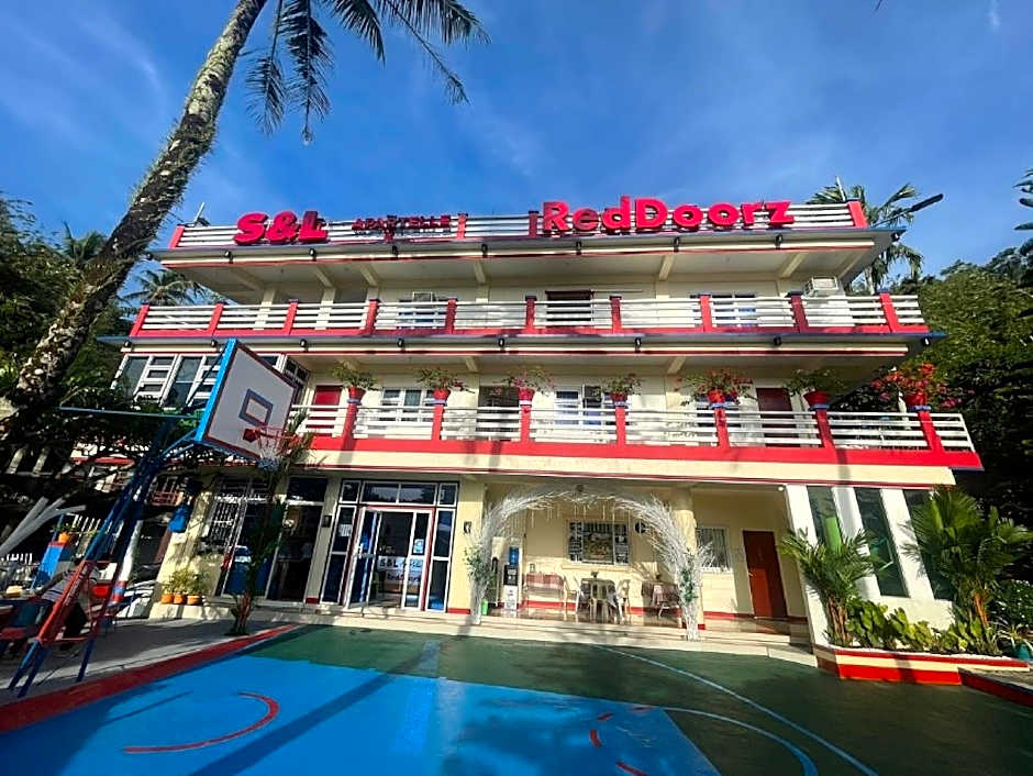 RedDoorz @ S & L Apartelle Daraga Albay