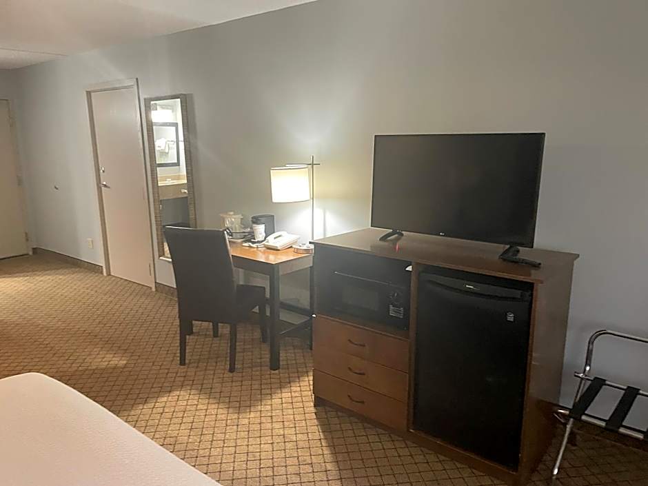 AmericInn by Wyndham Hartford WI