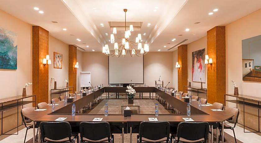 Alqasr Metropole Hotel