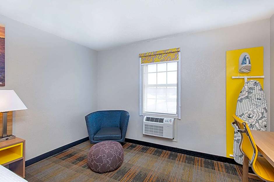 Days Inn by Wyndham Holladay