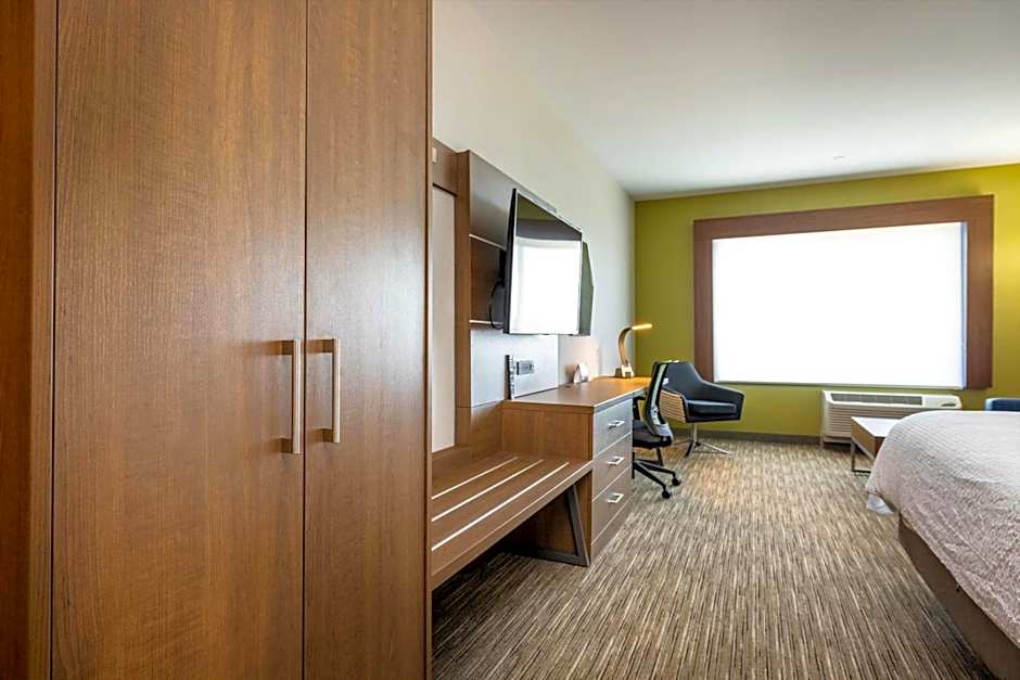 Holiday Inn Express & Suites - San Jose Silicon Valley By IHG