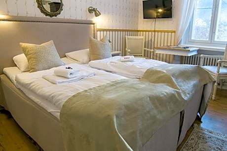 Queen Room with Garden View