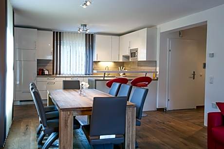 Alpine Appart - Premium Family Apartments and Natural Swimming Pond