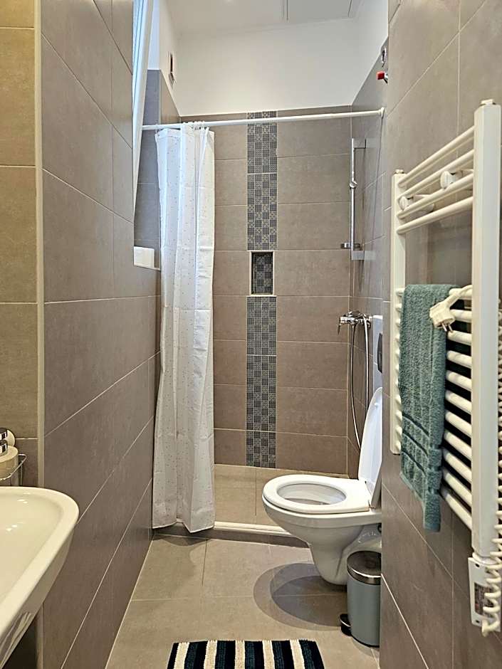 Acacia Private Rooms & Studios