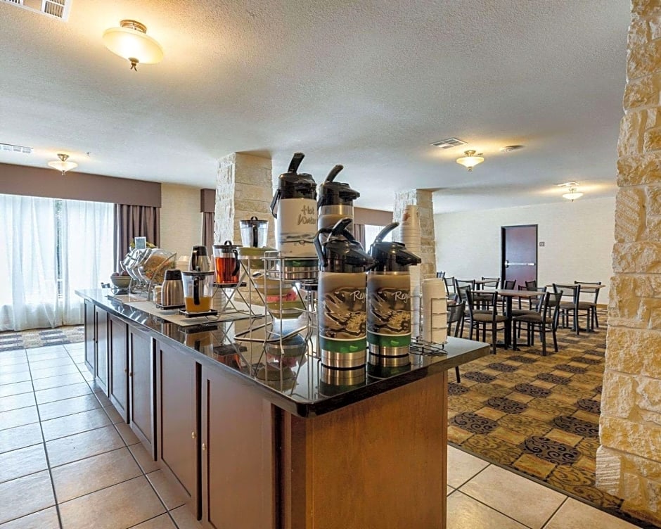 Quality Suites Huntsville Near University
