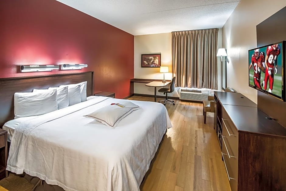 Red Roof Inn PLUS+ Long Island - Garden City