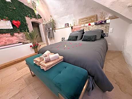 Queen Suite with Spa Bath